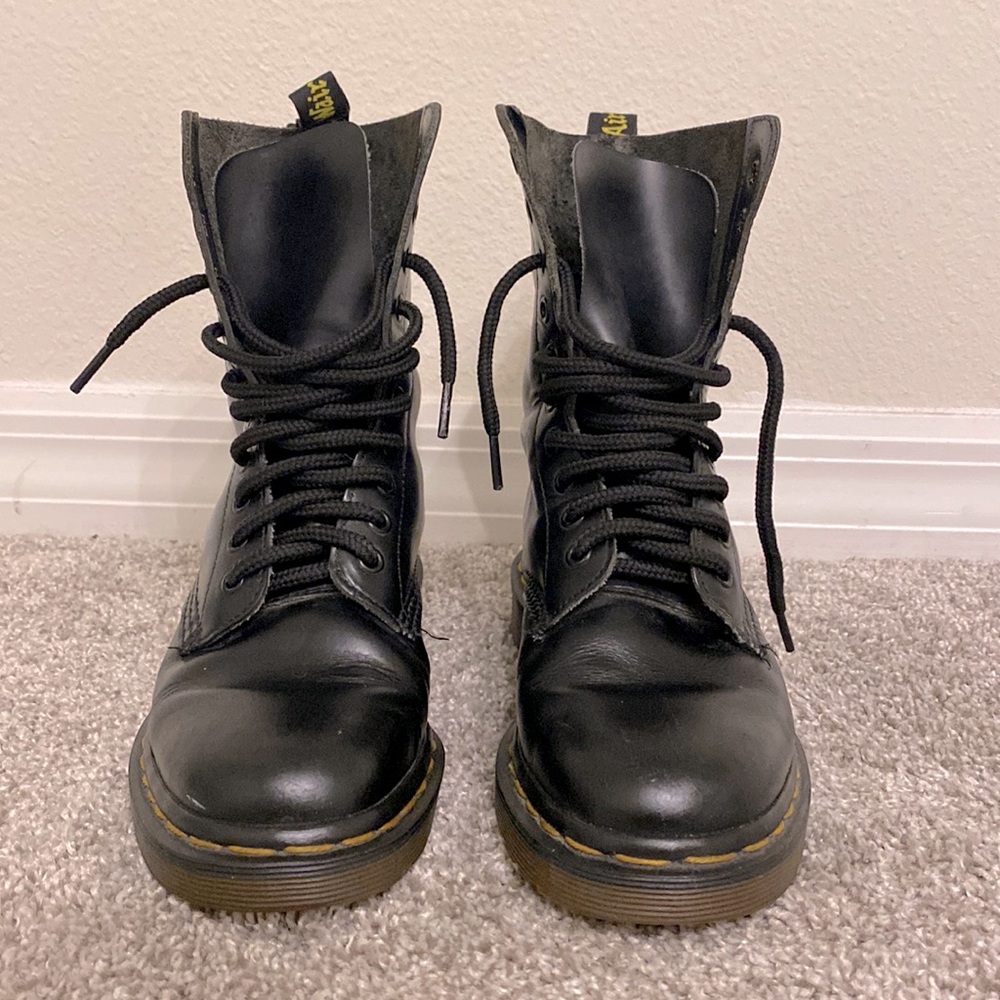 Dr. Martens Made in England || Women’s US Size 6.5 / 7 (UK 5)